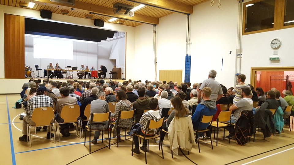 150 abitantas ed abitants han visità la radunanza communala da la vischnanca da Valsot