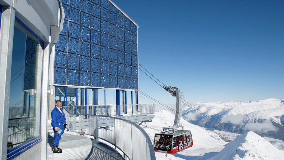Implant solar tar la staziun da muntogna dal Piz Nair. 