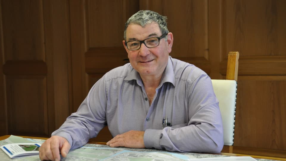 Là nua ch'i dat terren favuraivel, sa chaseschian ils mastergnants, di Ueli Thöny, il president communal da Schiers.
