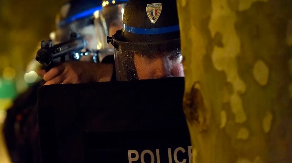 polizists da la Frantscha durant in exercizi