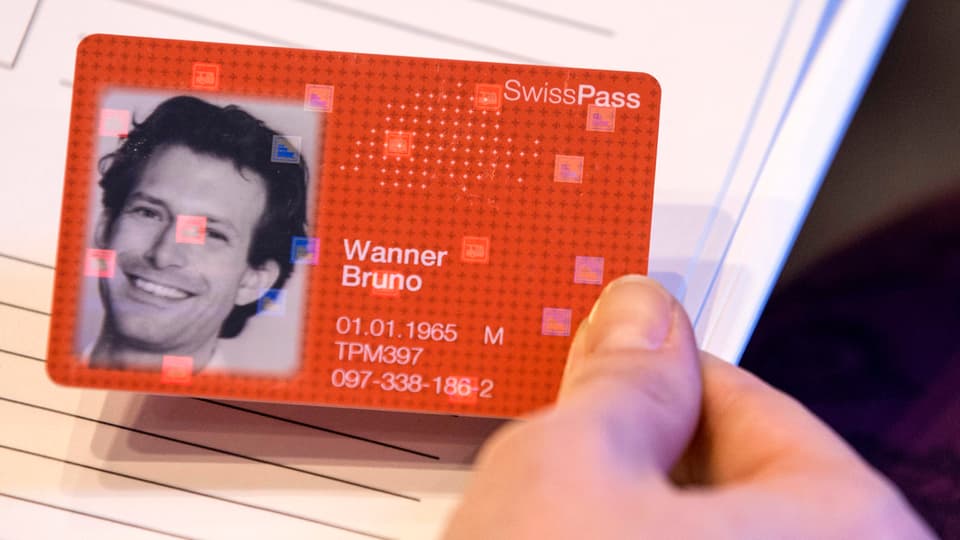 In muster da la nova carta per il traffic public «SwissPass».