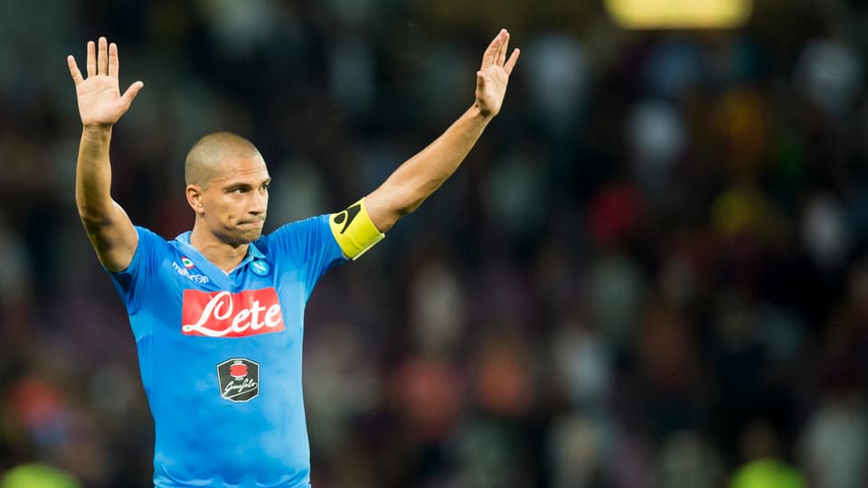 Gökhan Inler en il tricot da Napoli