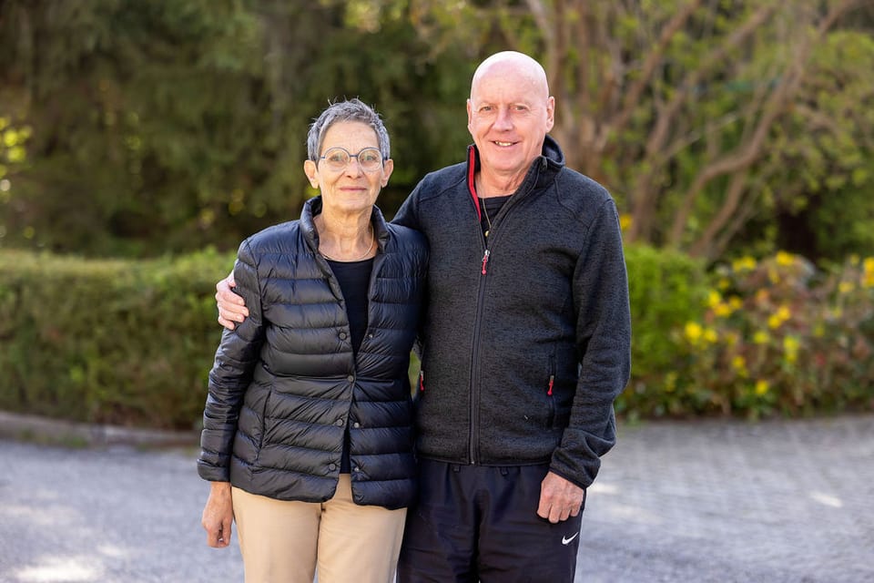 Paula und Meinrad Gartmann im Wohnquartier Schlifras in Ilanz.