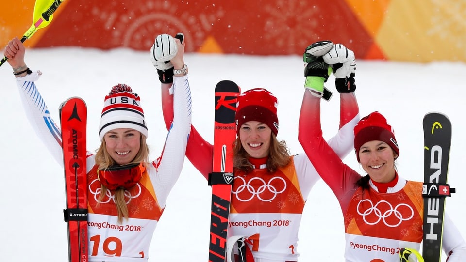 Da sanester: Mikaela Shiffrin, Michelle Gisin e Wendy Holdener. 