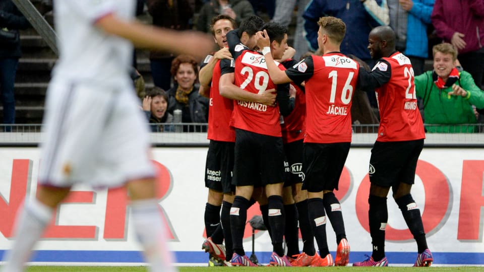 Giugaders dad Aarau celebreschan l'1:0.