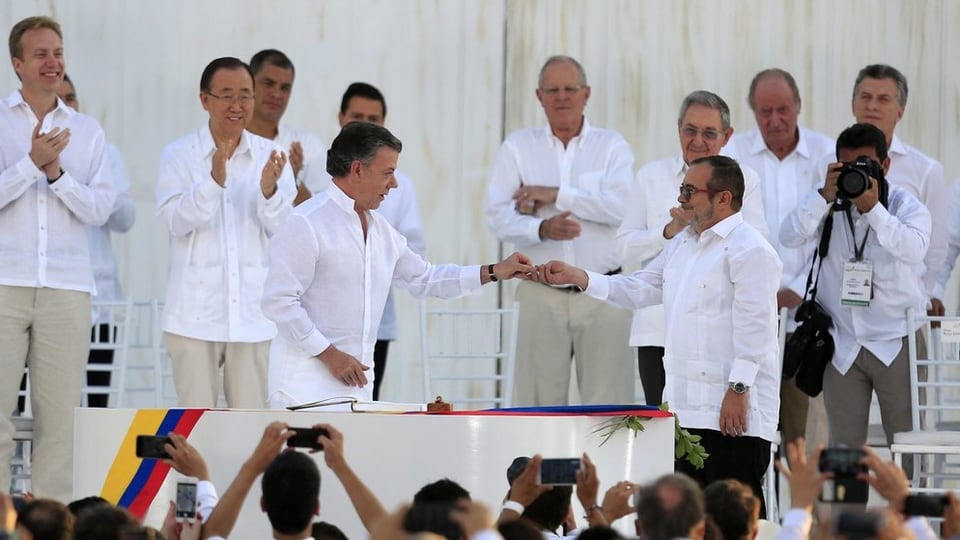 Il president columbian Juan Manuel Santos surdat il culli special a ses anteriur adversari da la Farc Rodrigo Londoño, alias «Timoschenko».