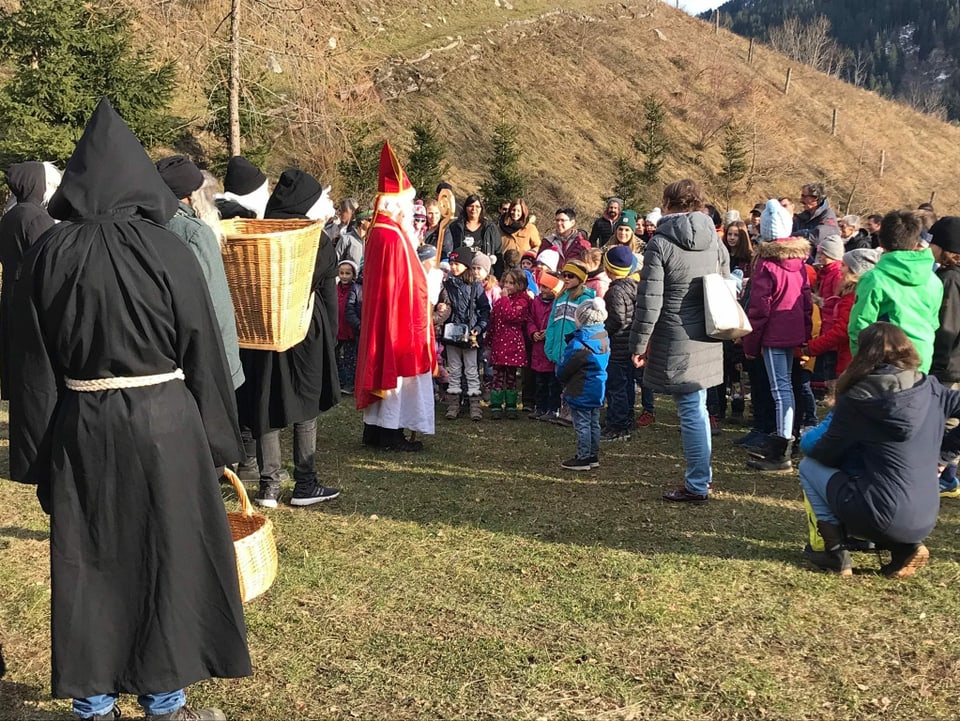 La suita da Son Niclà ha cuntanschi ils uffants. 