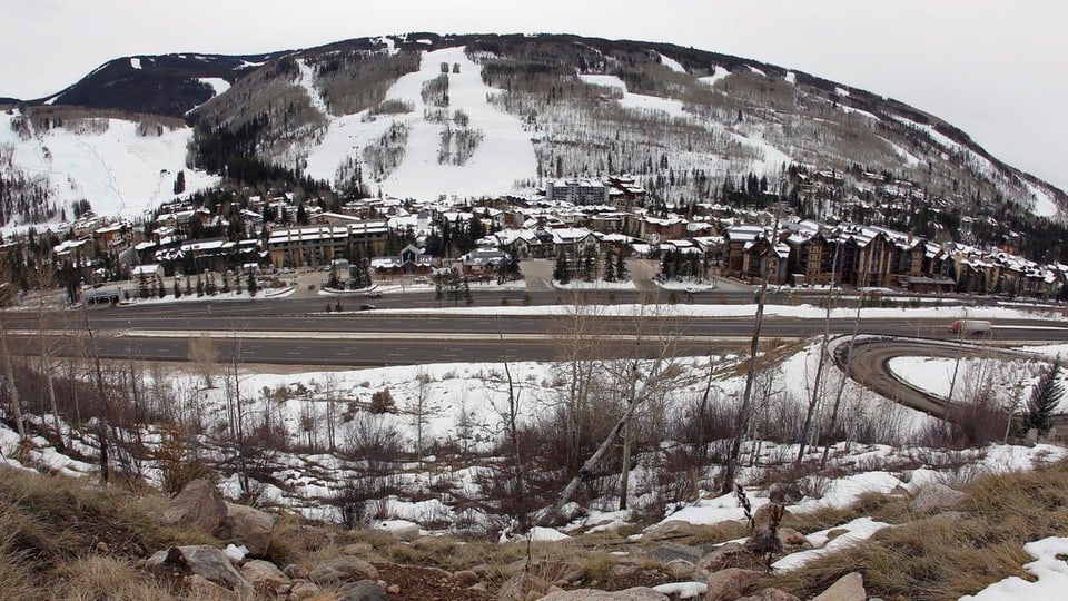 Vista sin il vitg da Vail.