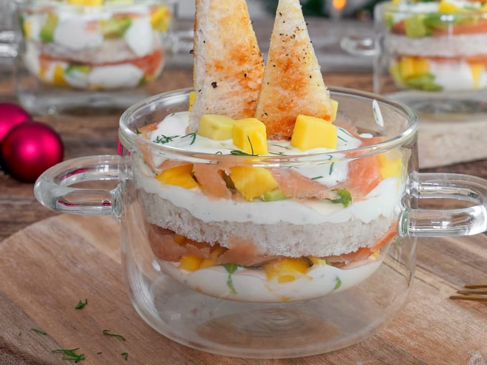 Tiramisu da salmun servì en in magiel Rezept für ein Weihnachtsapero: Lachs-Tiramisu