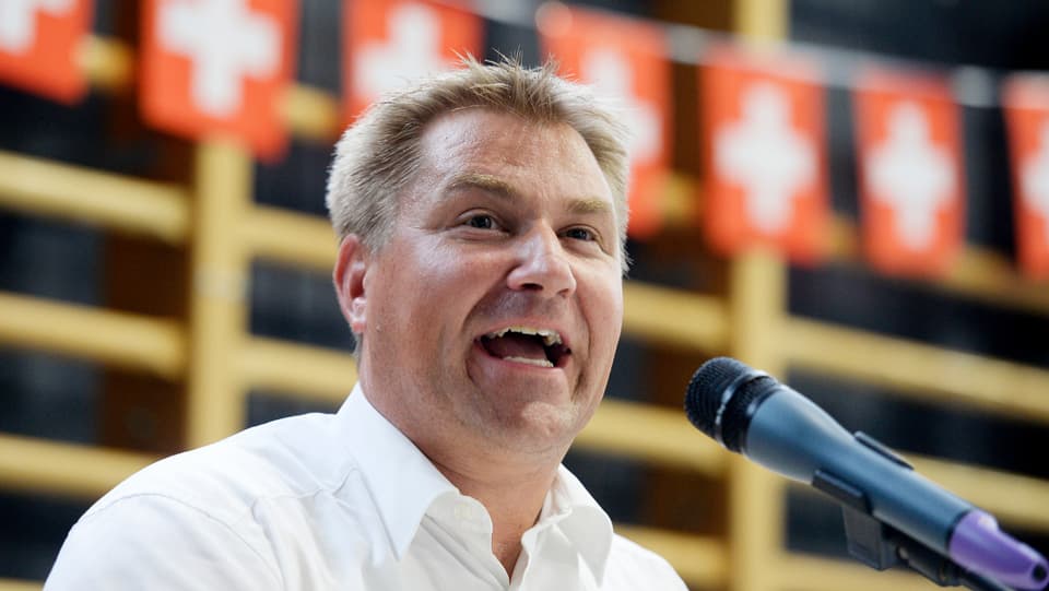 Il president da la PPS Toni Brunner durant in pled. 