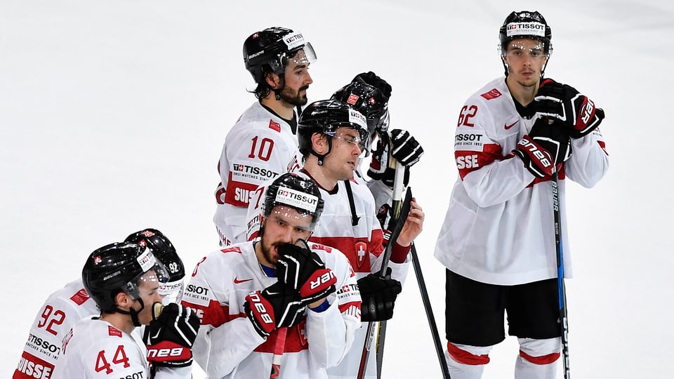 Giugaders da hockey che miran trumpads