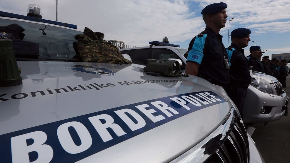 Purtret d'in auto da la controlla da cunfin Frontex. 
