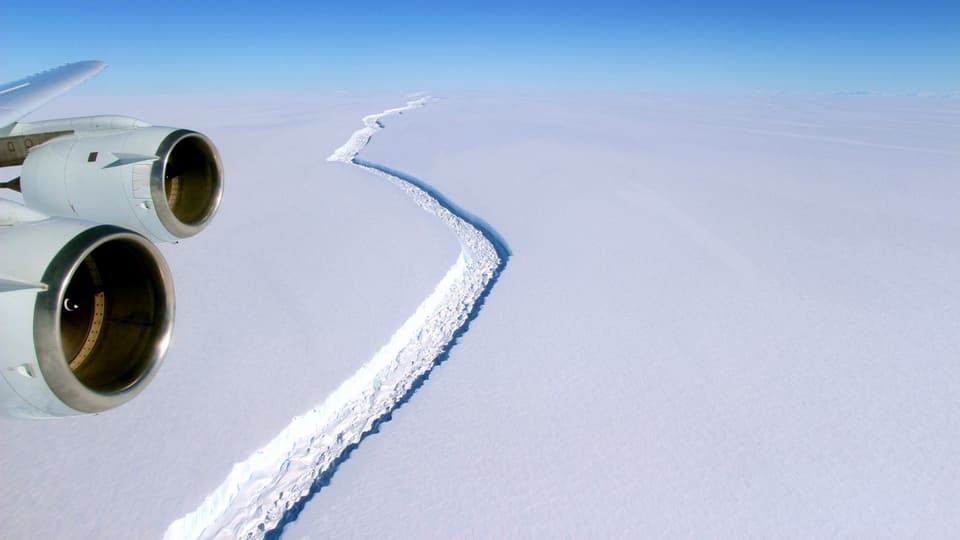 Purtret da la NASA che mussa il stgarp en la plattafurma da Larsen C il schaner. 