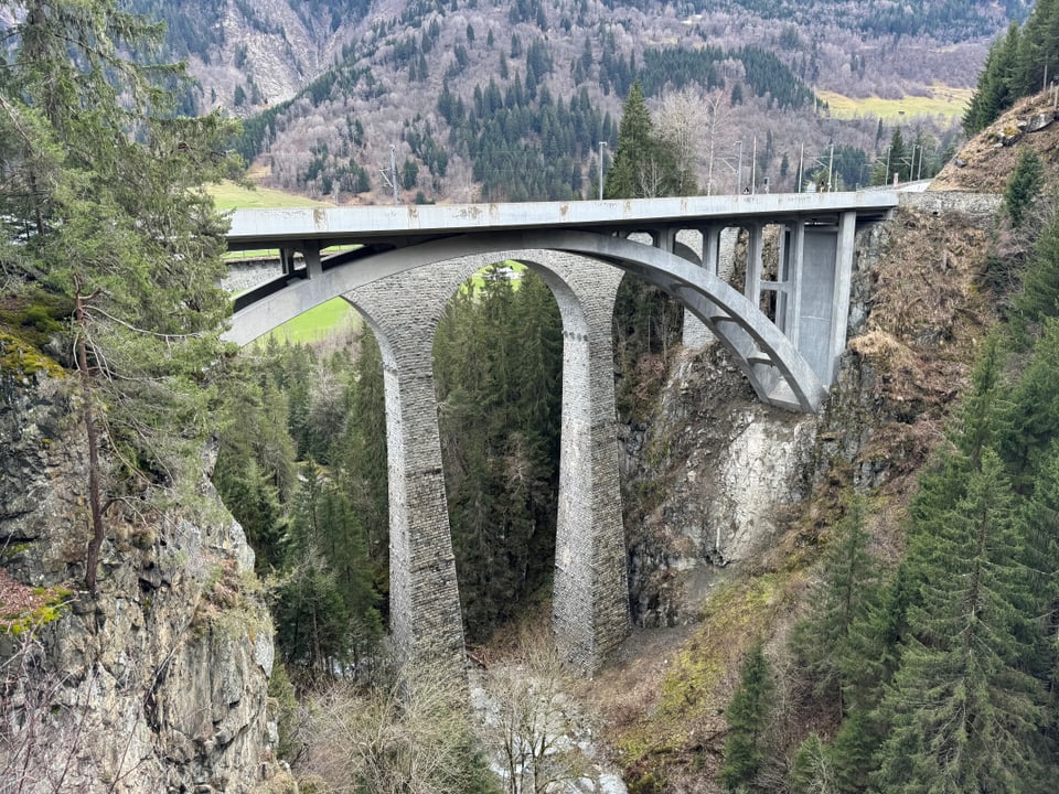 Die Brücke Punt Russein.