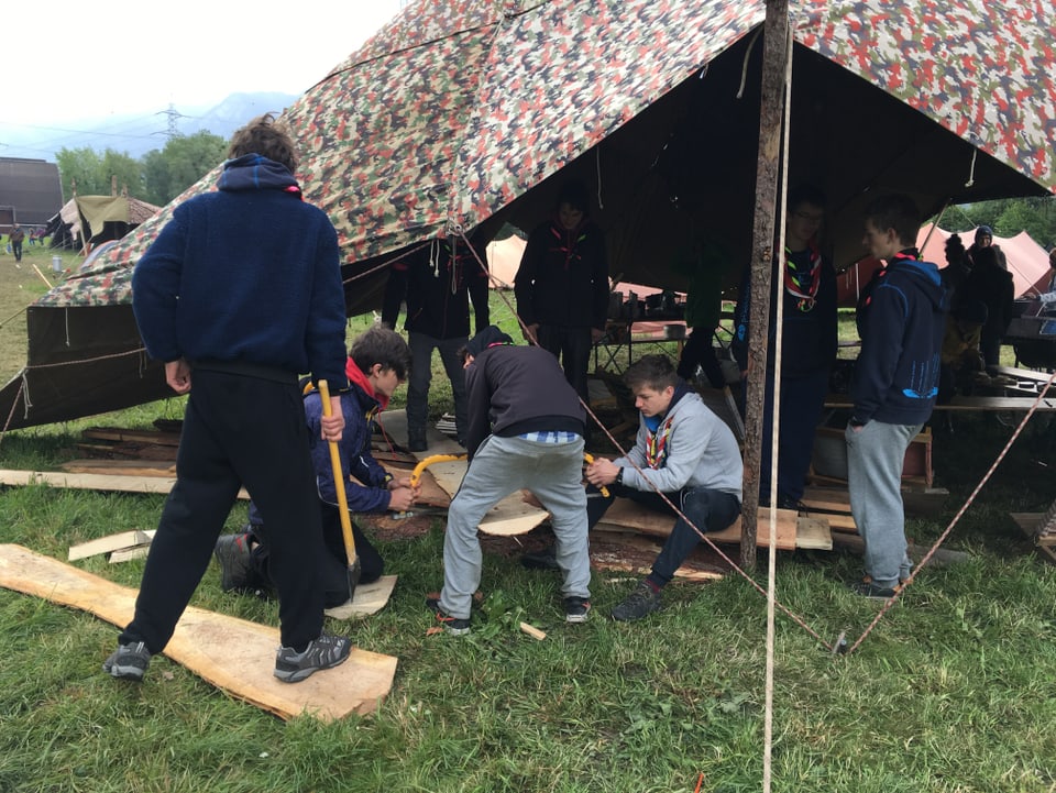 La resgia è pronta, ils battasendas procuran sez per ils stganatschs da far fieu. 