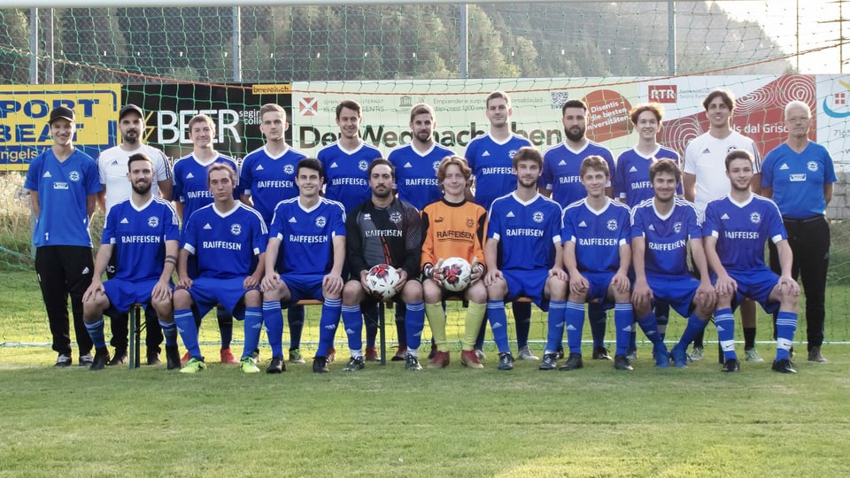 Giugaders da ballape en lur tricots