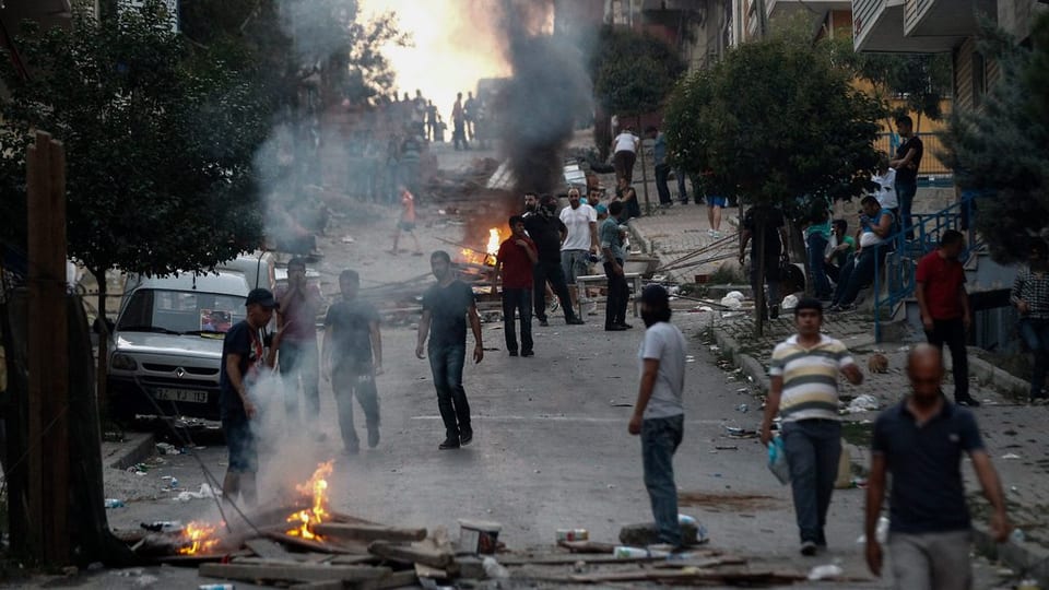 Violenza la fin fanadur ad Istanbul.
