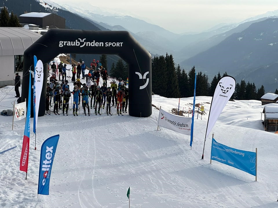 Start zum Skitourenrennen Péz Ault