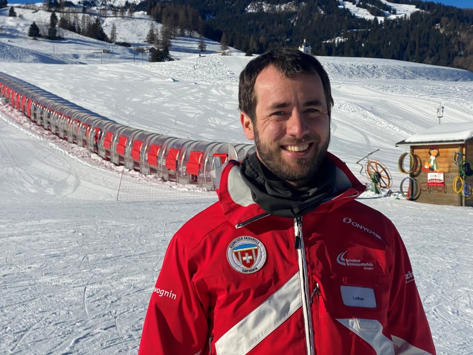 Lothar Künzli, il manader da la scola da skis da Savognin.