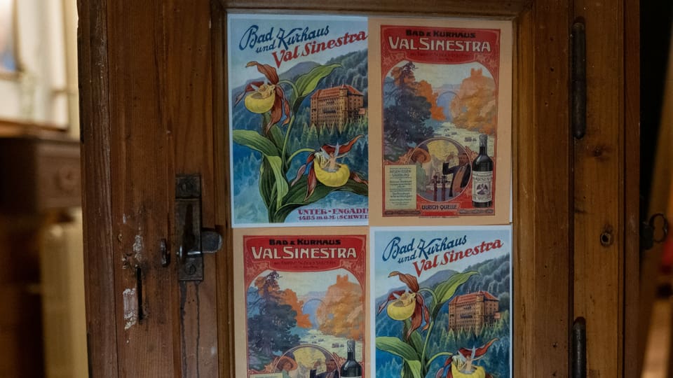 Placats da l'hotel Val Sinestra