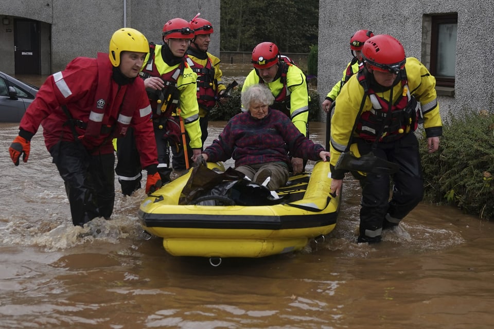  In Schottland sowie in Teilen Nordenglands und der Midlands gelten Hochwasserwarnungen.