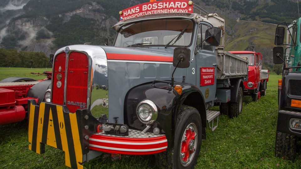 La front d'in auto restaurads da la firma Bosshard.  