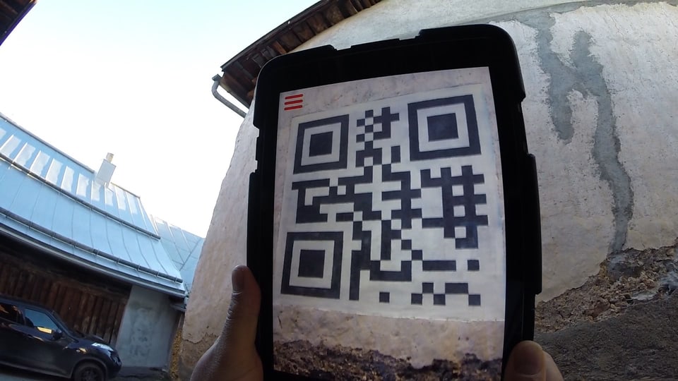 iPad che scanna il QR code.