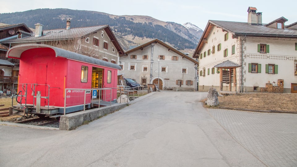 In vagun da la Appenzeller Bahn a Bravuogn.