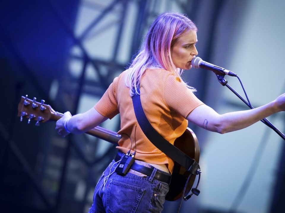 Die Sängerin Gini Jungi der zürcher Rockband Annie Taylor.