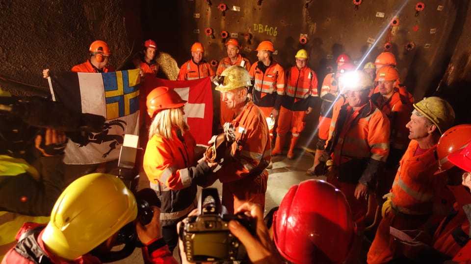 Yvonne Dünser da la Viafier retica surpiglia la sontga Barbara dal manader da la squadra.