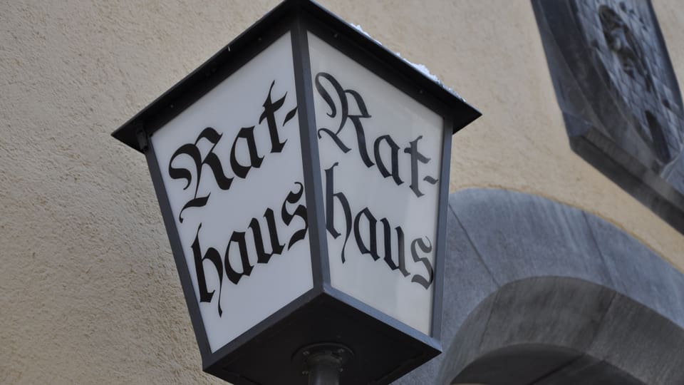 La laterna vi dal Rathaus da Cuira.