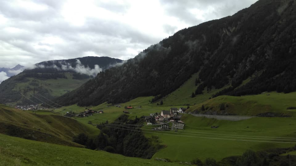 Vista davent da Matergia da la val ora, sin Platta, e davostiers è Curaglia.