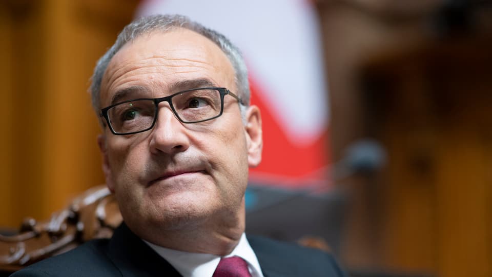 Purtret da Guy Parmelin en il parlament a Berna. 