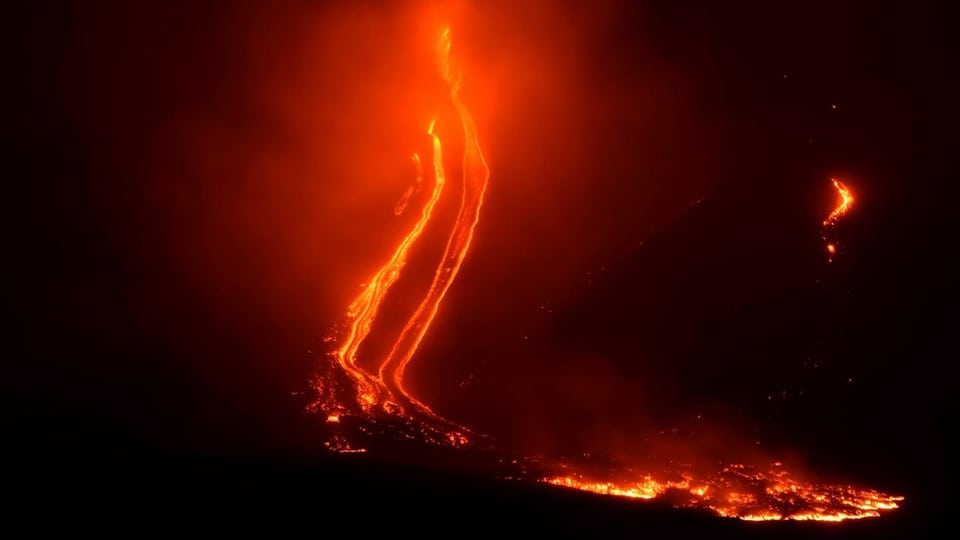 Lava che vegn or dal vulcan Etna