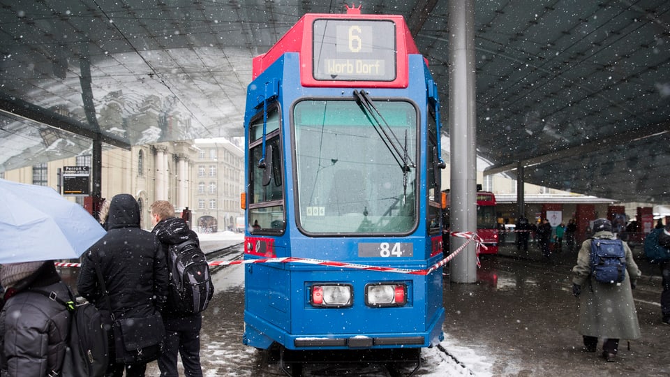 Tram da davant.