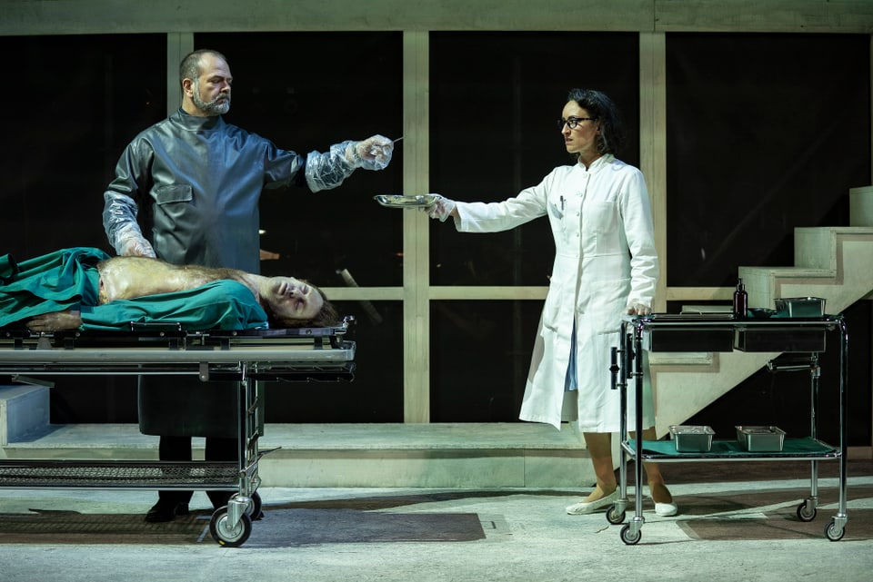 Ina scena en in spital d'ina opera