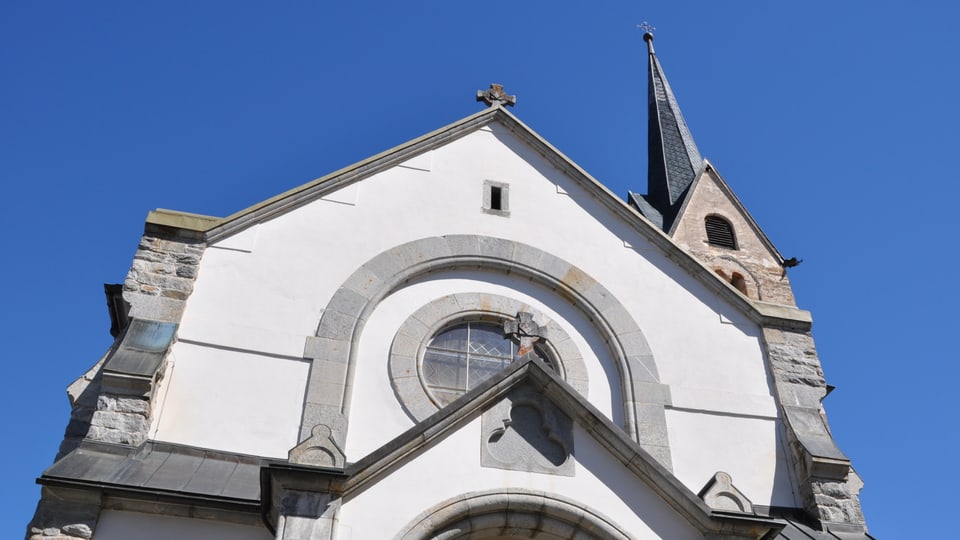 La baselgia parochiala S. Peder e Paul a Meierhof.