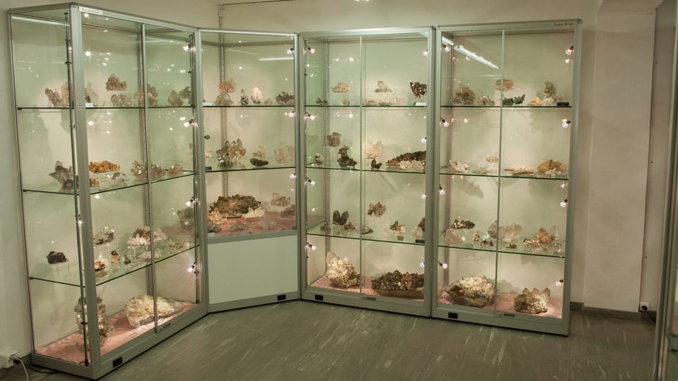 Il museum ha ina vasta collecziun da cristals e minerals da la regiun.