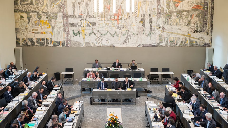 Vista da la tribuna dad aspectaturs en la sala dal Cussegl Gronnd.