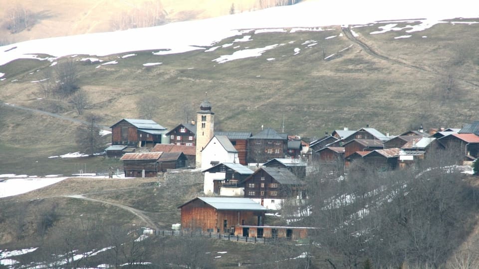 Purtret dal vitg da Duin cun da vesair la baselgia. 