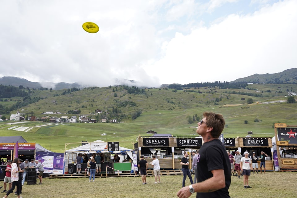 Auch ein Klassiker am Open Air Lumnezia – Irgendjemand spielt immer Frisbee.