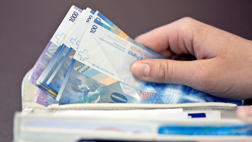 Bursa cun bancnotas.