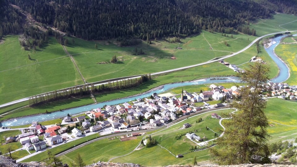 La via Engiadina da surengiu sin l'autezza da S-chanf.