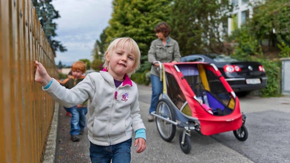 uffants a spass e mamma dal di che tauscha la carrotscha