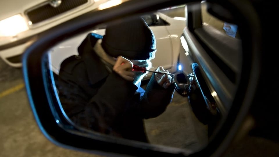 In um sesa da stgir en in auto e demontescha insatge.