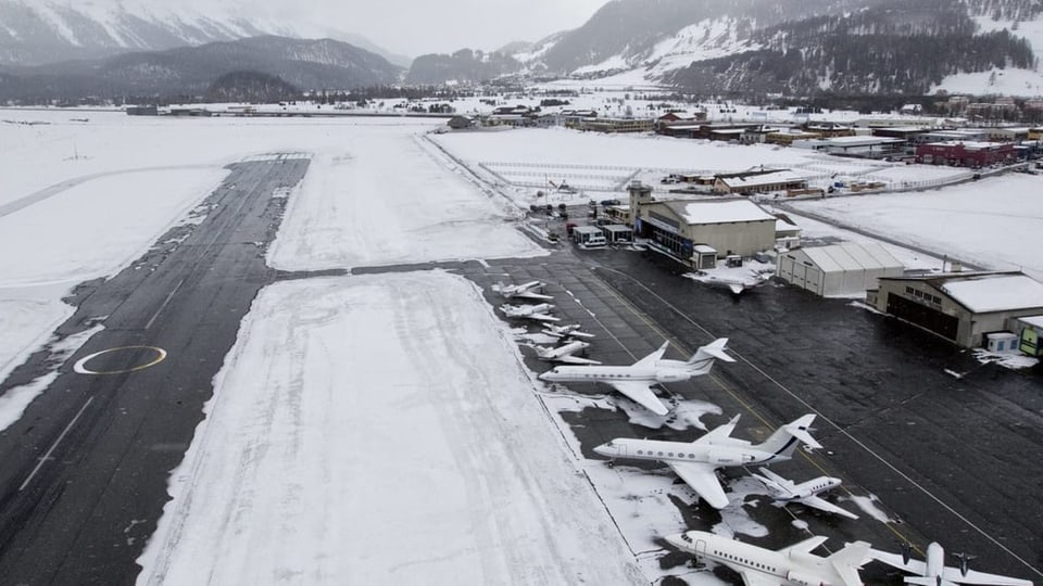 Polesch ensi per la charta plazza aviatica a Samedan