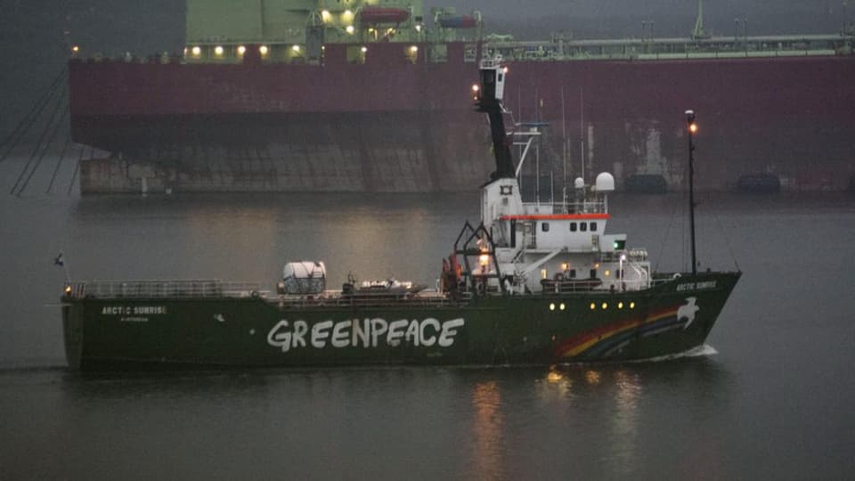 La nav da Greenpeace «Arctic Sunrise».