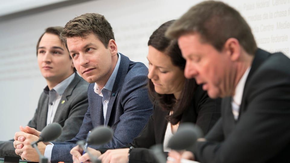 (da san.) Darius Farman, Pascal Vuichard, Salome Mathys e Martin Baeumle - ils chaus da la partida giuvna PVL