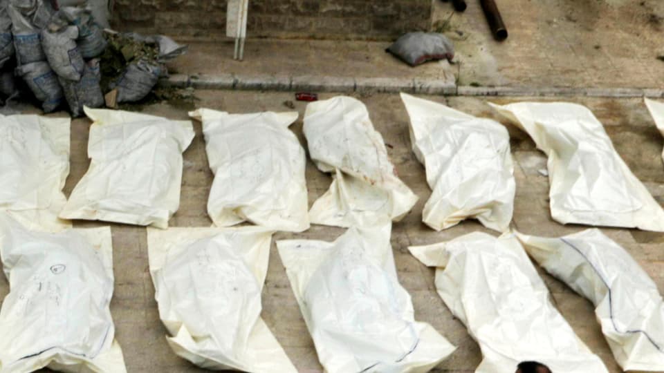 Numerusas baras èn pachetadas en satgs alvs che giaschan giun plaun