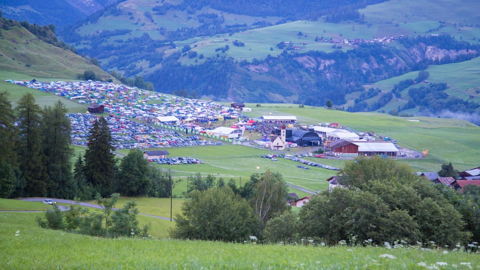 L'areal da l'open air davent da Vattiz.